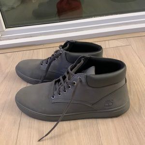 Mens timberland grey boots in size 10. Great condition, barely worn!